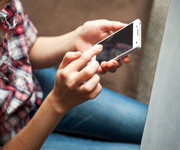 How Cell Phones Affect Students Grades? (10 Things To Consider